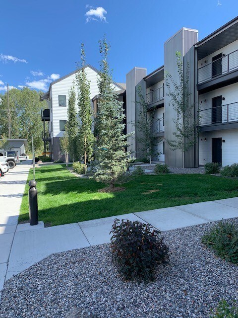 Foto del edificio - 2 Bedrooms 2 Bathrooms - Corner Unit- Grou...