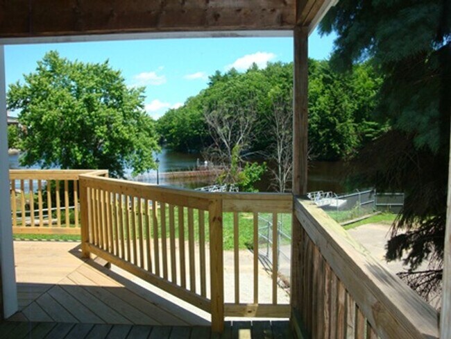Building Photo - Beautiful 2 Bedroom Single Family House w/...