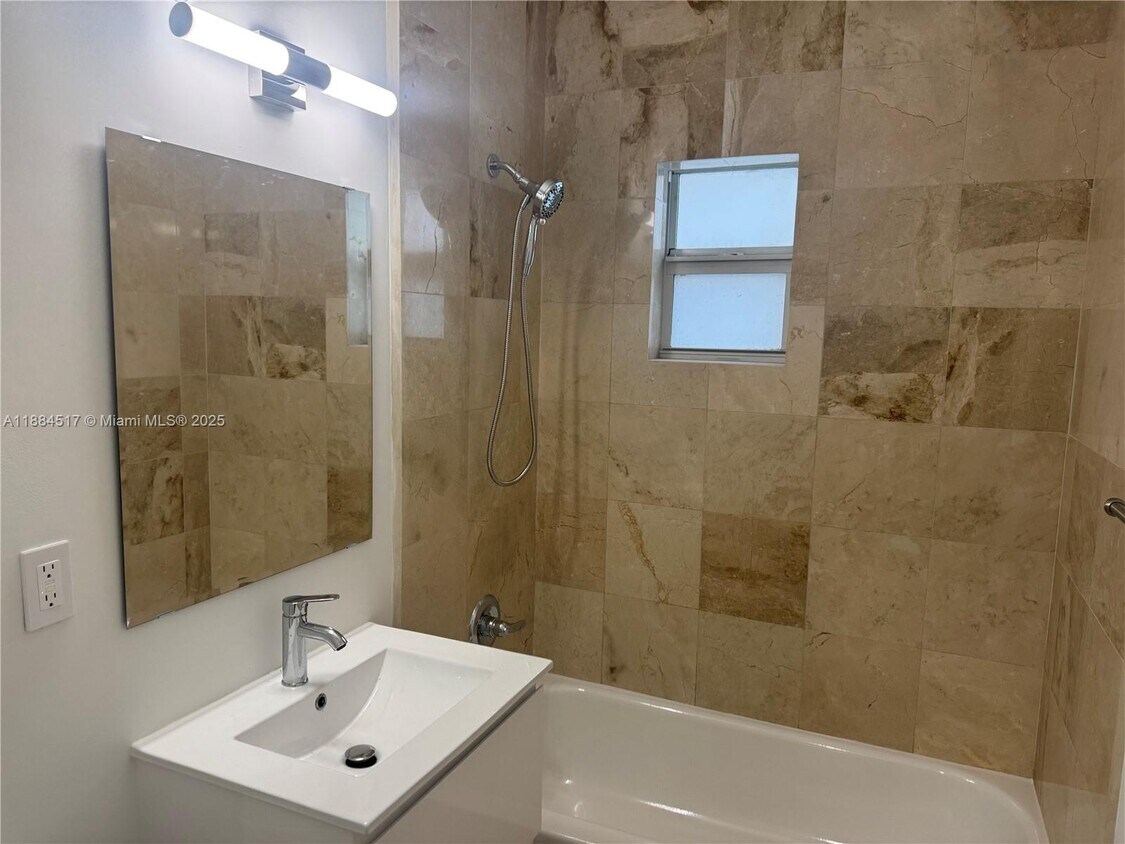 Foto del edificio - 7734 Abbott Ave