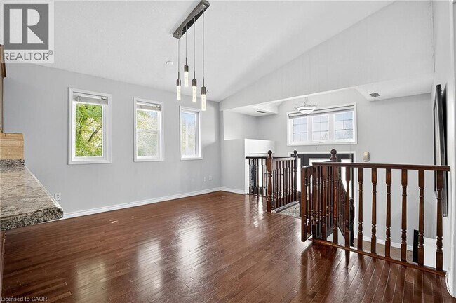 Building Photo - 3 Wisteria Ct