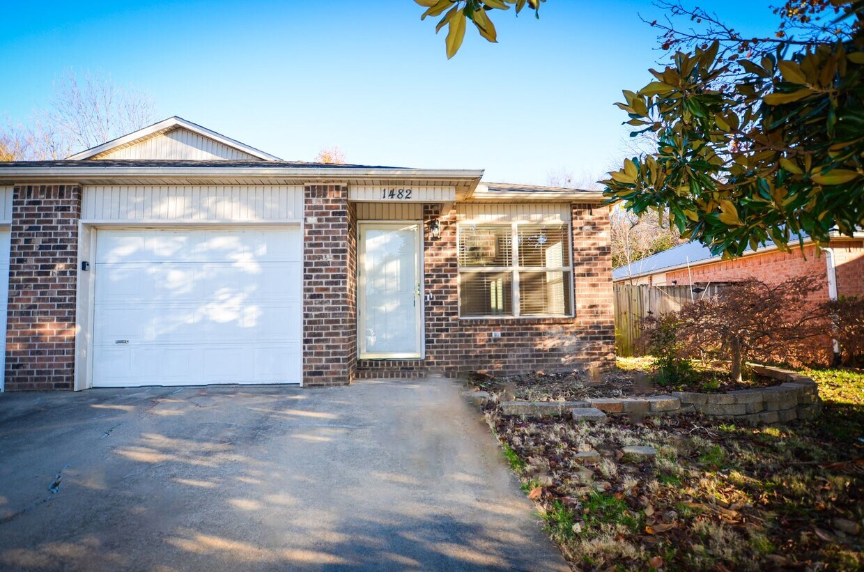 Primary Photo - 1482-1484 N Dawn Drive