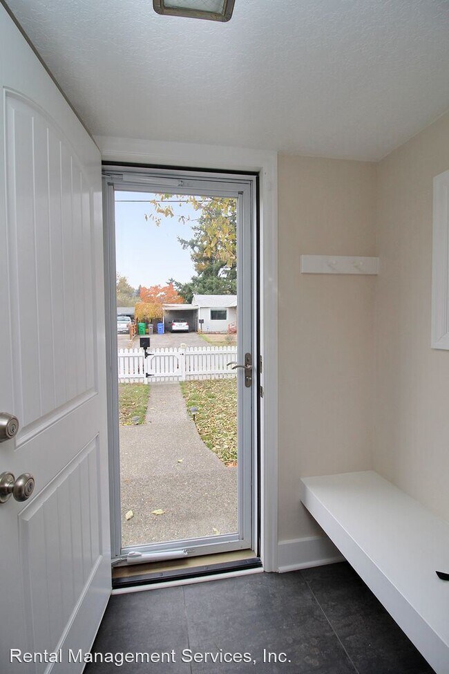 Building Photo - 3 br, 2 bath House - 2830 NE 108th Ave
