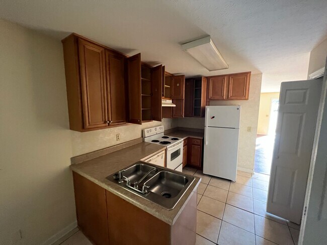 Foto del edificio - 120 Mitchell Cir