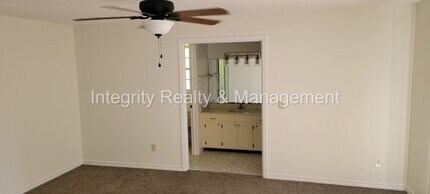 Building Photo - 230 Foxridge Rd