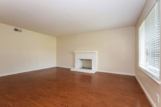 Foto del edificio - 167 Rutgers Ct