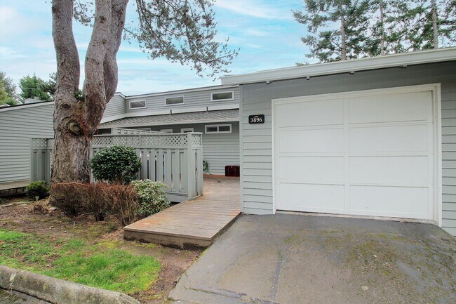 Building Photo - 3896 Botticelli St