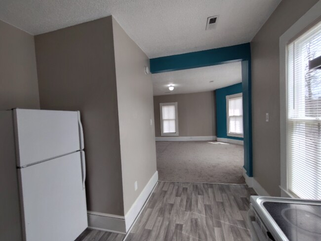 Foto del edificio - 424 W Main St