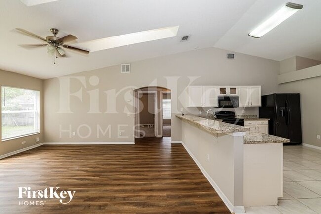 Foto del edificio - 422 SW Cherryhill Rd