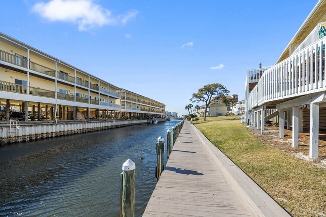 Building Photo - 775 Gulf Shore Dr