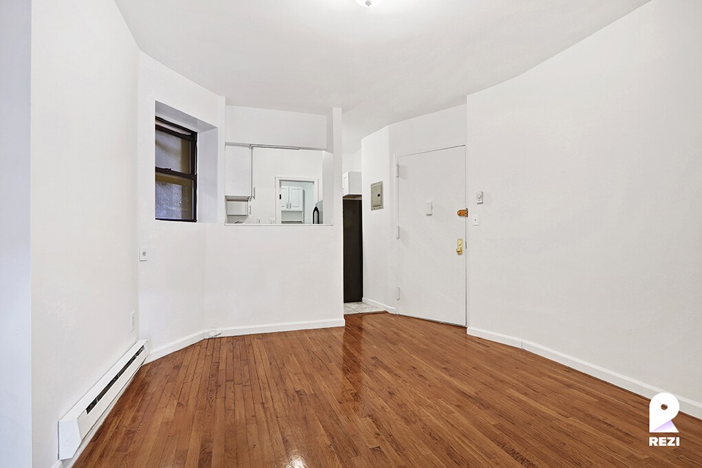 Primary Photo - 326 W 49th St