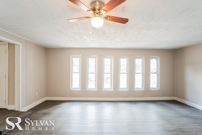 Building Photo - Charming 3BR 2BA ranch home