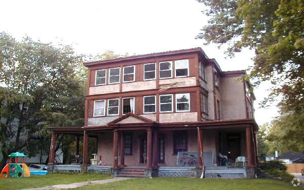 Primary Photo - 111 Ardmore Ave