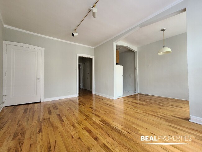 Building Photo - 461 W Melrose St