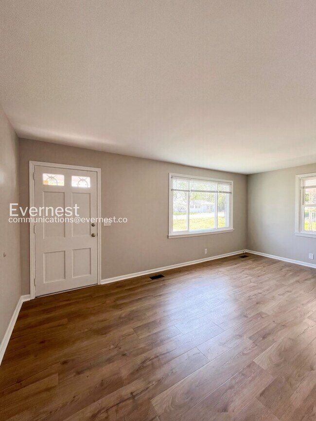 Foto del edificio - 3233 Southlake Dr