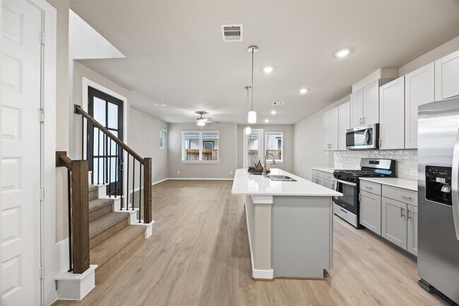 Foto del edificio - 4115 Glowing Hearth Dr