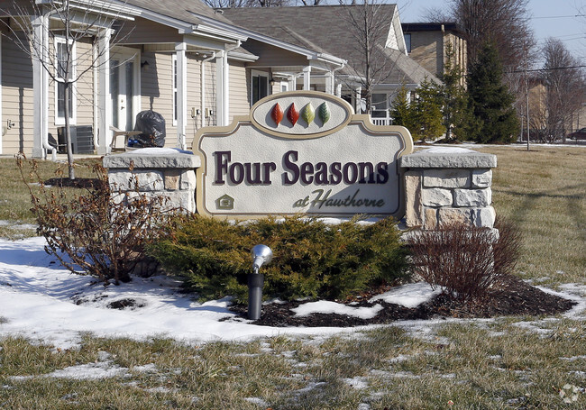 Building Photo - Four Seasons at Hawthorne