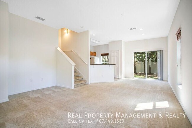 Building Photo - 3 BR / 2.5 BA Townhouse In Devon Place