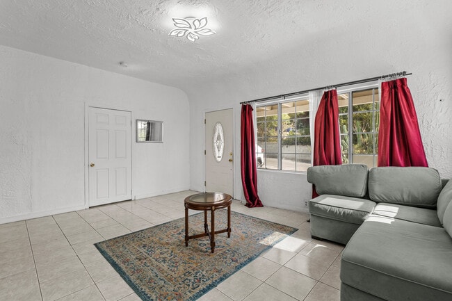 Foto del edificio - 1635 McCollum St