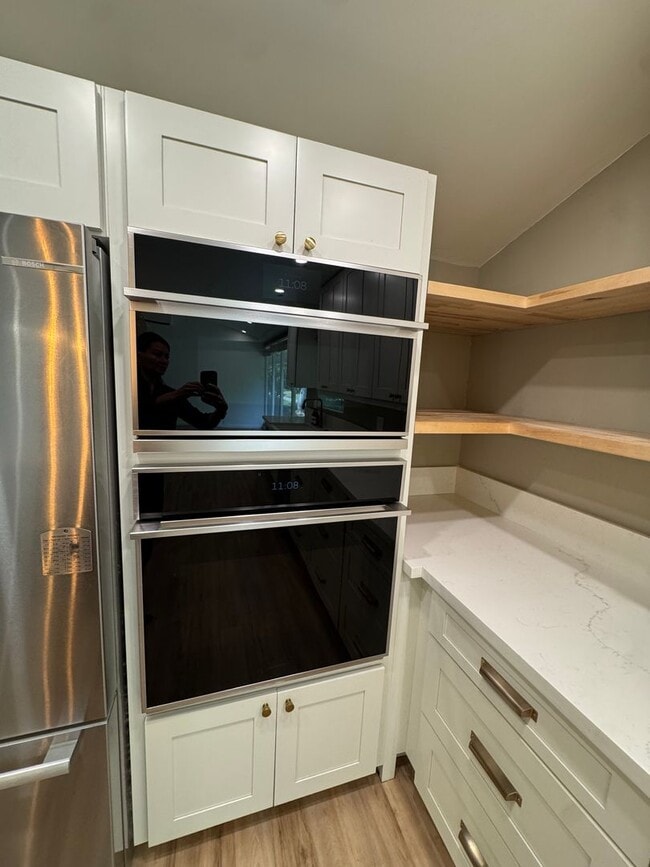 Building Photo - 3 BED, 2 BATH, 2 Parking with AC- Kalani I...