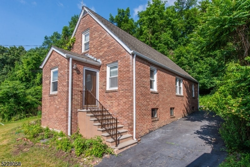 Primary Photo - 514 Valley Rd