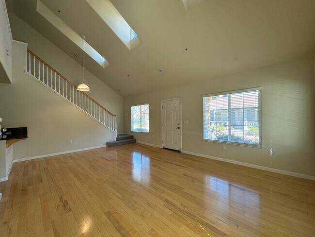 Building Photo - Newly available Stunning 2 Bedroom home fo...