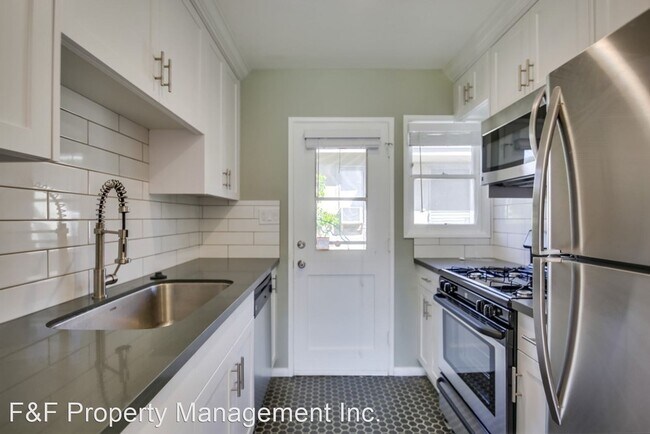 Building Photo - 2026-2034 Meade Ave