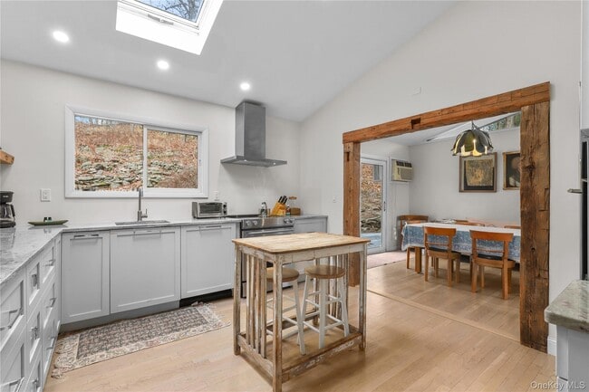 Building Photo - 20 Cedar Rd E