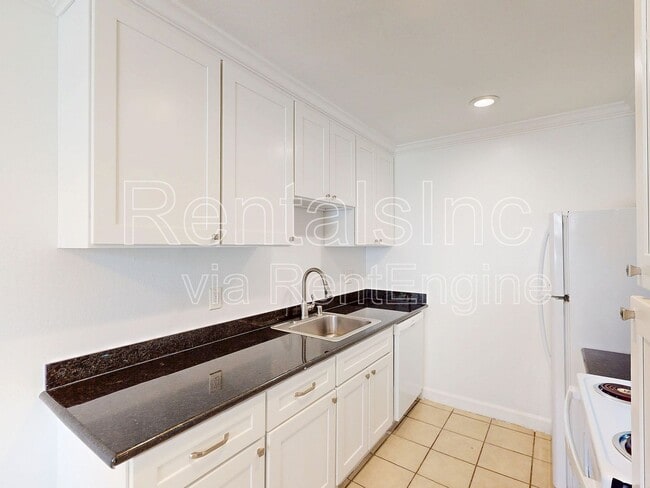 Building Photo - 18213 Happy Ln