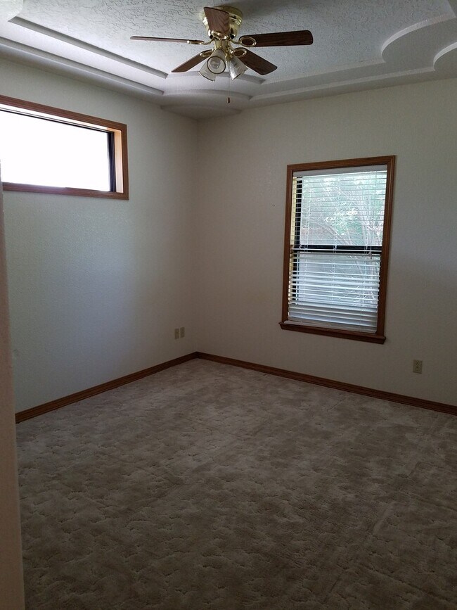 Building Photo - 1308 Oakwood