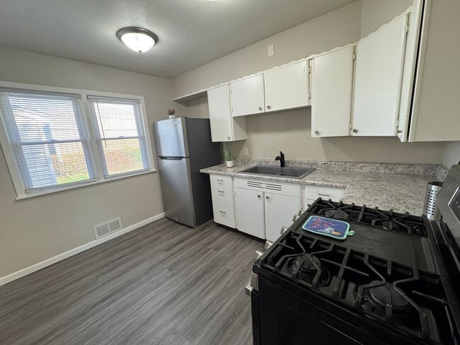 Foto del edificio - FRESH START ALERT – Springfield Rental!: 3...