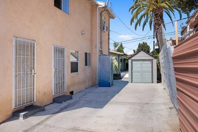 Building Photo - 1686 S Rimpau Blvd