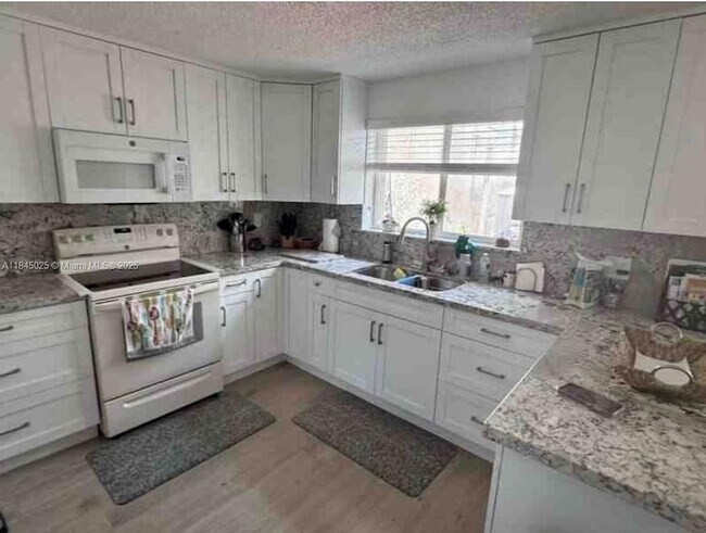 Foto del edificio - 11711 SW 13th St