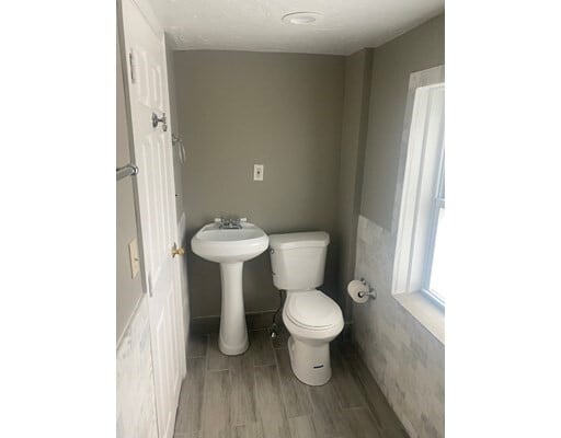 Building Photo - 136 Shaw St