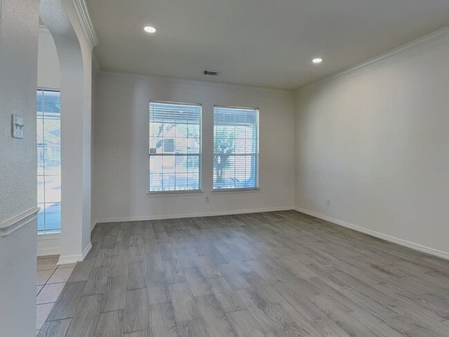 Building Photo - 15231 Henderson Point Dr