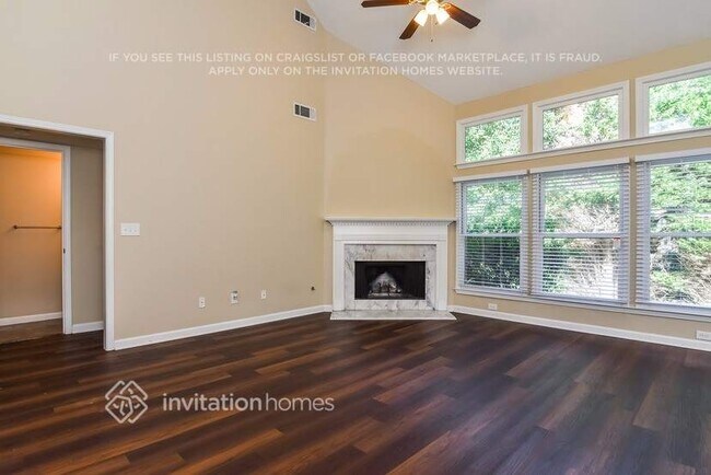 Foto del edificio - 135 Springlaurel Ct