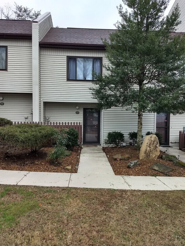 Primary Photo - 55 Wilshire Heights Dr