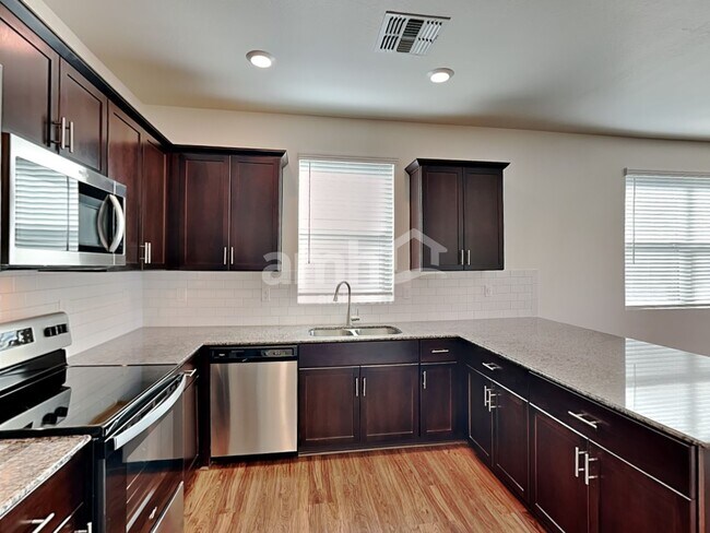 Building Photo - 703 W Bosal Dr