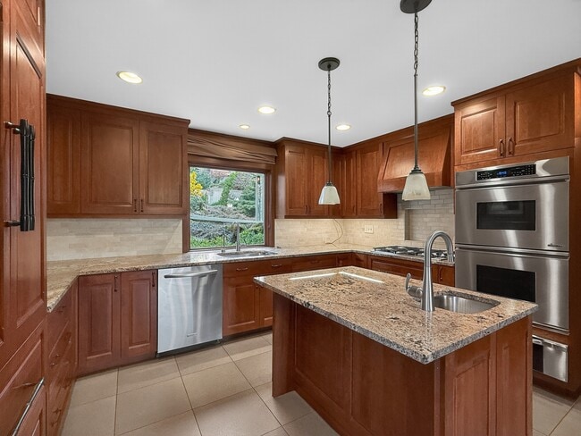 Building Photo - 5333 134th Ave SE