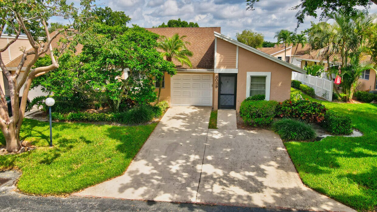Foto principal - 8089 Springtree Rd