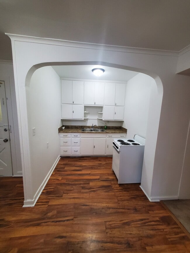 1338 Main St Unit 9, Dubuque, IA 52001 Condo for Rent in Dubuque, IA