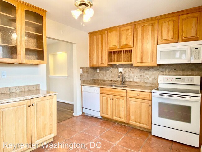 Building Photo - 4 br, 2.5 bath House - 5514 Chillum Pl, NE