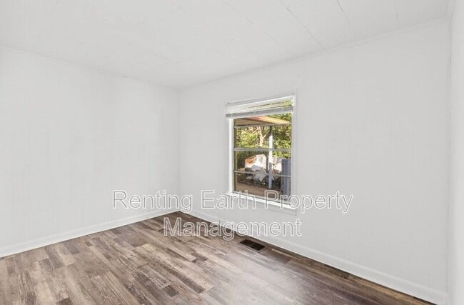 Building Photo - 929 Heflin Ave E
