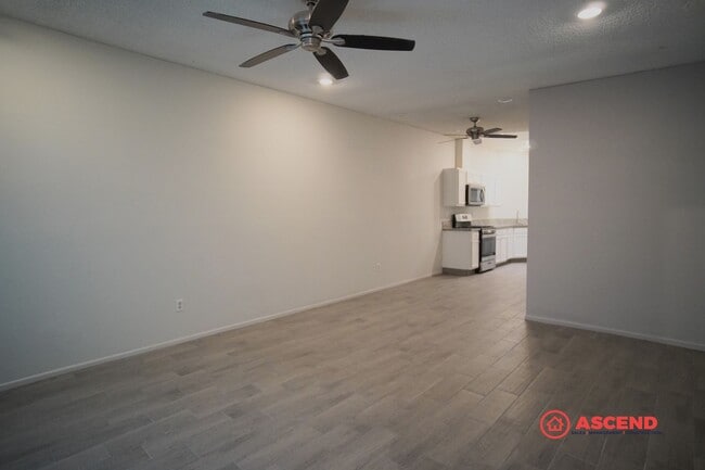 Foto del edificio - Apartment in Central Bakersfield!