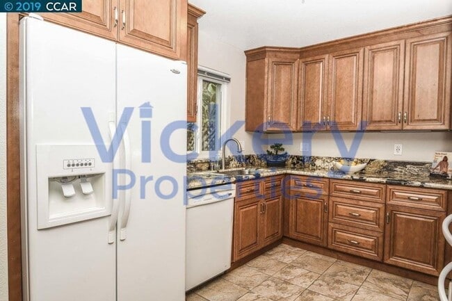 Building Photo - Beautiful 3 Bd/2.5 Ba, 1506 sf Concord tow...