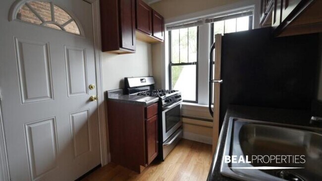 Foto del edificio - 0 bedroom in CHICAGO IL 60657