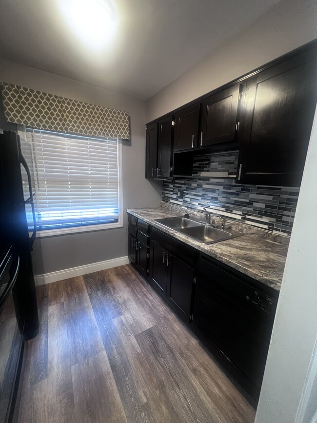 Building Photo - 538 Carriage Cir