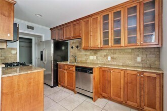 Building Photo - 407 E 45th St
