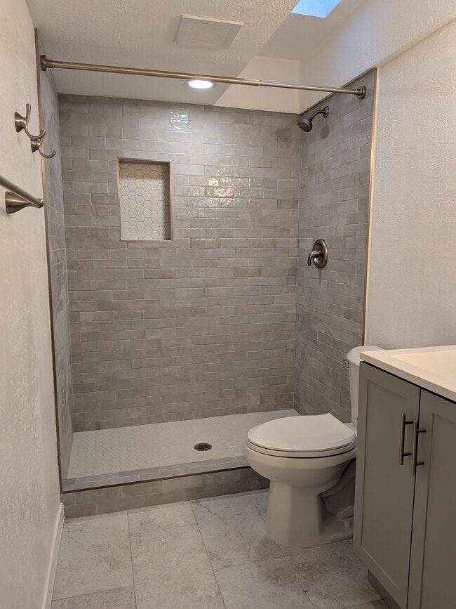 Building Photo - 122 S Hardy Dr