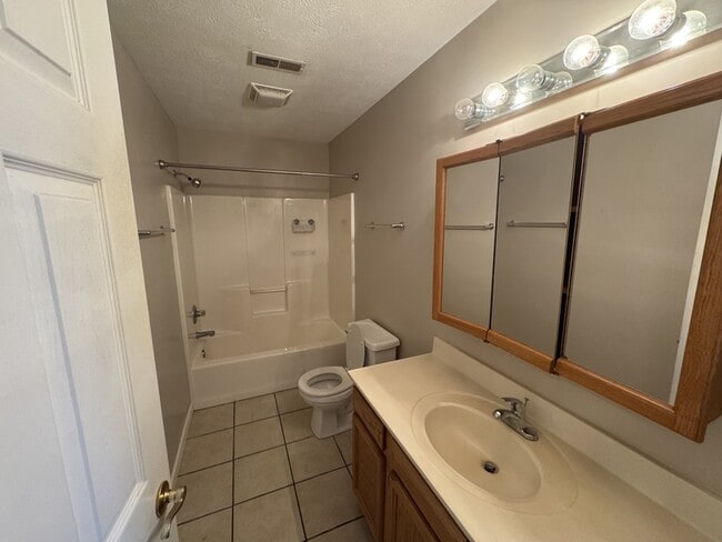 Building Photo - 306 N Ferne Clyffe Rd