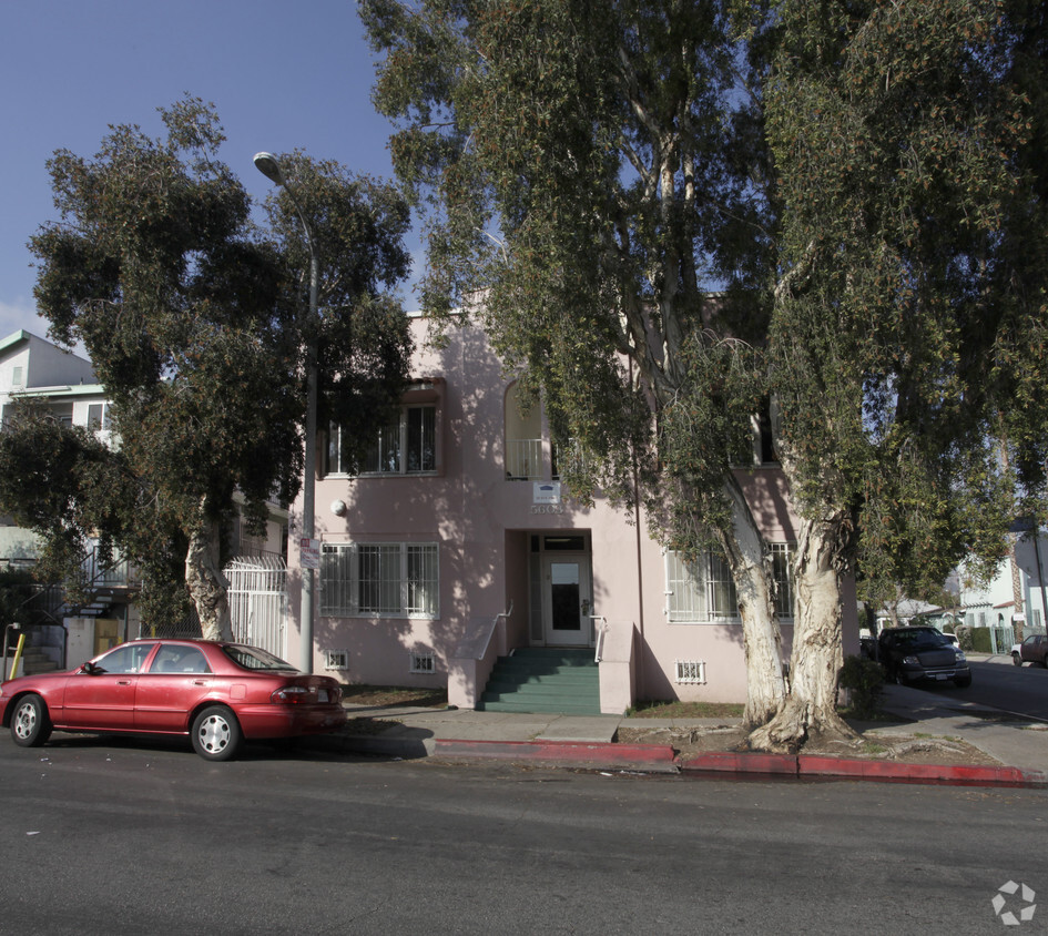 Building Photo - Hollywood West Apartments